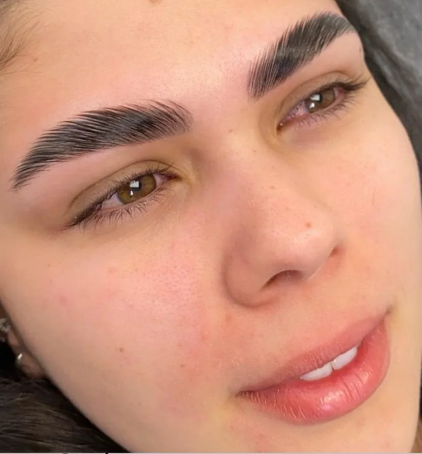 Resultado real de sobrancelhas realizado pela Taiane Beauty